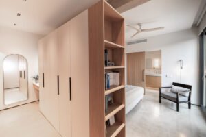 Sala d'estar amb disseny mediterrani al projecte Mas Alba