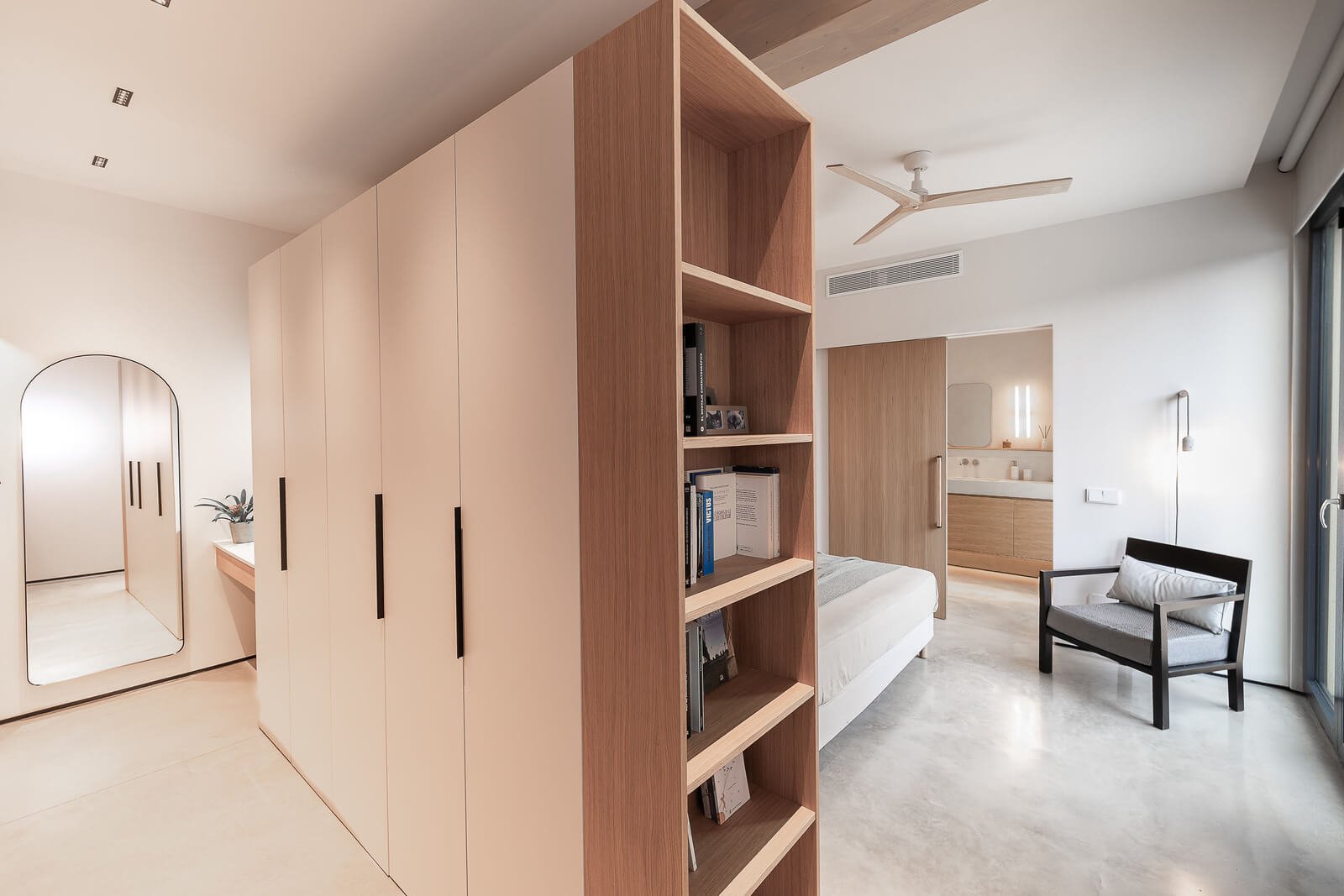 Sala d'estar amb disseny mediterrani al projecte Mas Alba